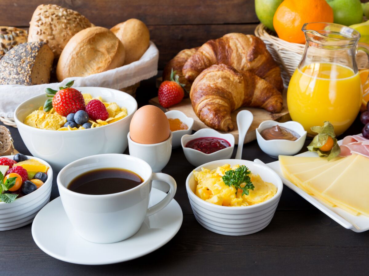 Gemütliches Frühstück mit Panoramablick